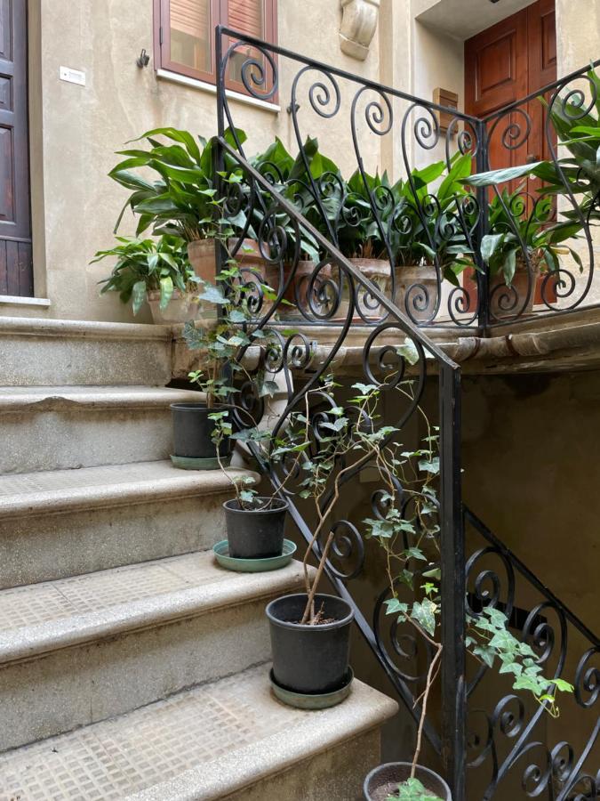 La Casa Sulla Piazza Apartment Ена Екстериор снимка